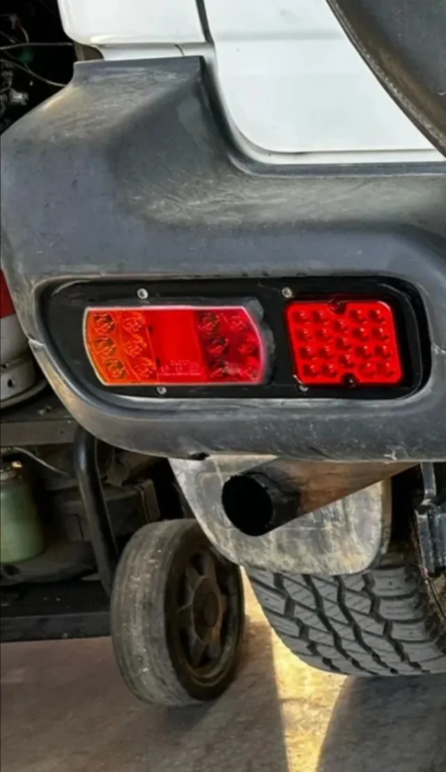 Pilotos traseros Nissan Terrano II