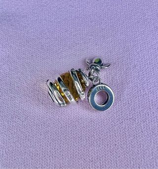 Charm de Abeja con colmena