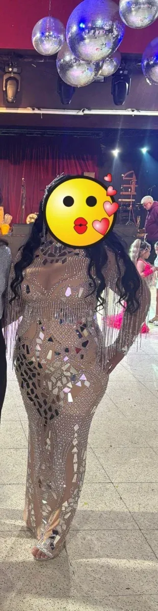Vestido de fiesta plateado con espejo