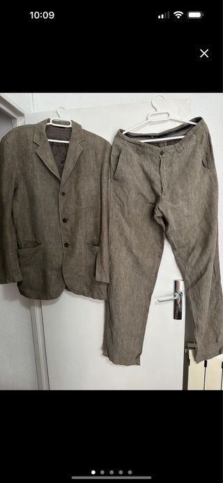 Traje de lino marrón