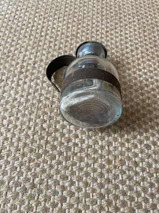 Lamparina antiga de vidro e metal