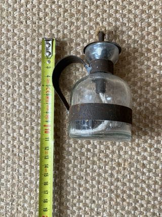 Lamparina antiga de vidro e metal