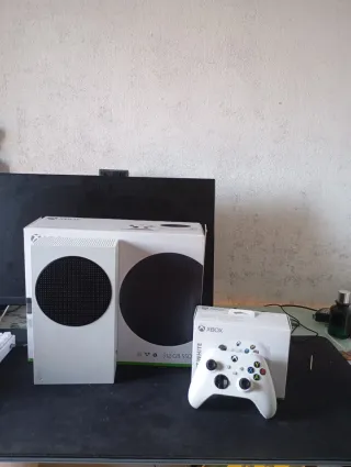 Xbox Series S Blanca + Mando Nuevo