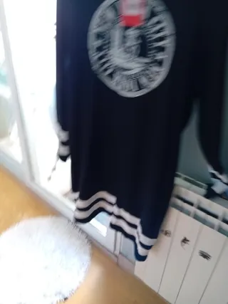 Vestido negro con estampado NYC