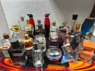 Lote de frascos de fragancias vacíos