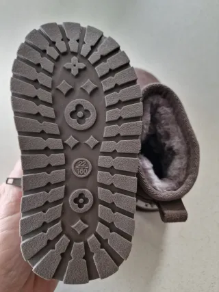 Botas Criança Unisexo UGQ Novas