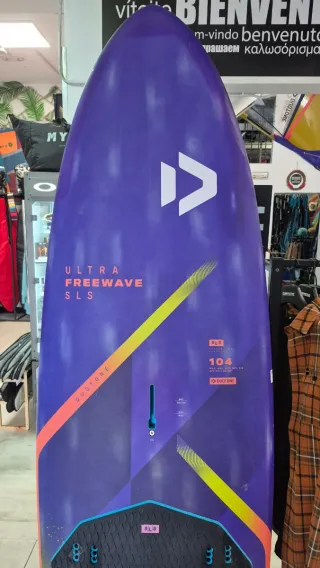 Tabla de windsurf Duotone Ultra Freewave SLS 104
