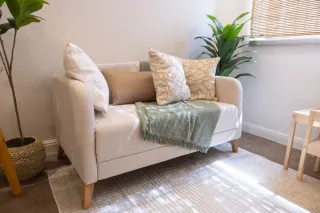 Sofá Linanäs beige dos plazas de Ikea