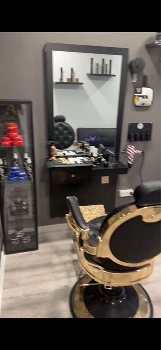 Sillón Barbería Vintage Dorado y dos estanteria