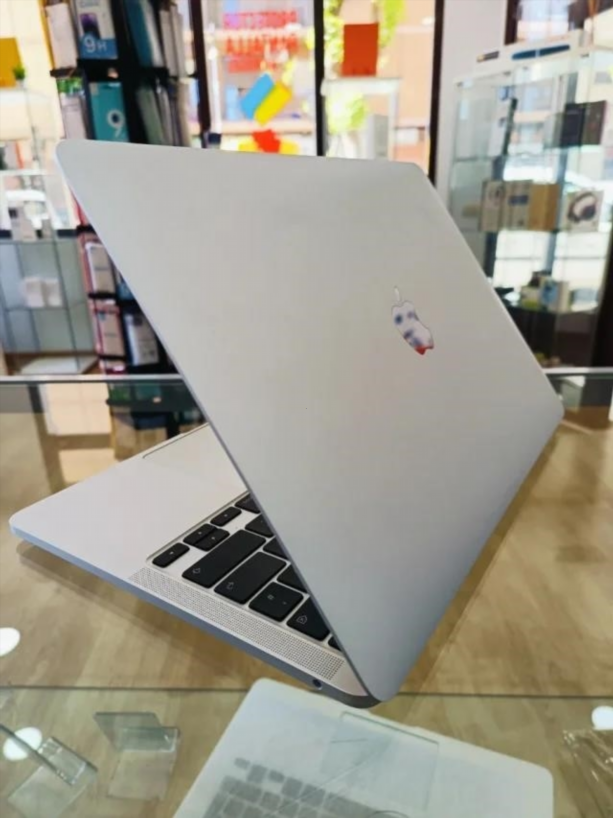 MacBook Pro 512GB 8GB RAM i5