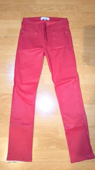 Pantalón polipiel rojo Mango Talla 34