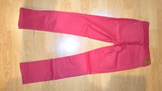 Pantalón polipiel rojo Mango Talla 34