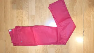Pantalón polipiel rojo Mango Talla 34