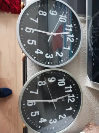 2 Relojes Redondos Negro/Plata