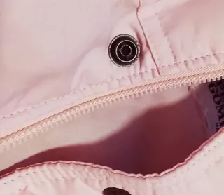 Plumas Pedro Gómez El Igloo Rosa