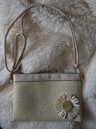 Bolso de mano con margarita