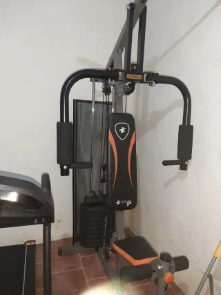 Cinta de correr y equipo multiestación