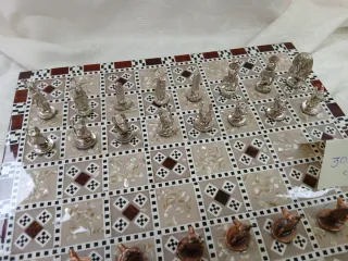 Ajedrez y Backgammon de madera y metal