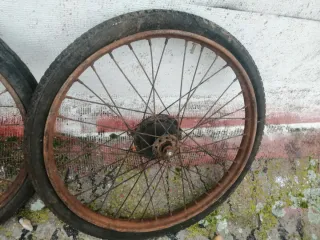 Ruedas Guzzi Oxidadas