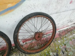 Ruedas Guzzi Oxidadas