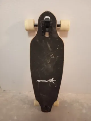 Longboard con diseño de palmeras