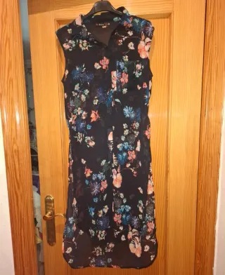 Vestido camisero Bershka floral negro