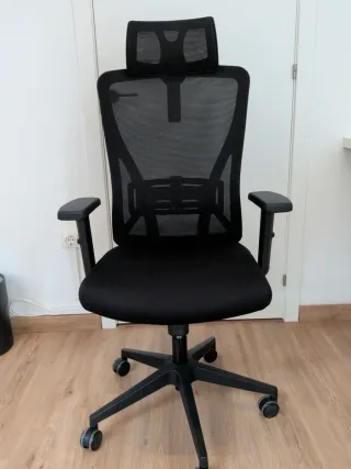 Silla de escritorio ergonómica negra (2)