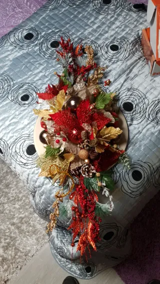 Centrotavola natalizio rosso e dorato 50€ ciascuno