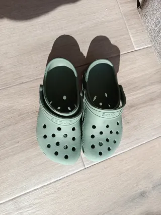 Crocs niño verde militar.Talla C 13, 32europea.Ori