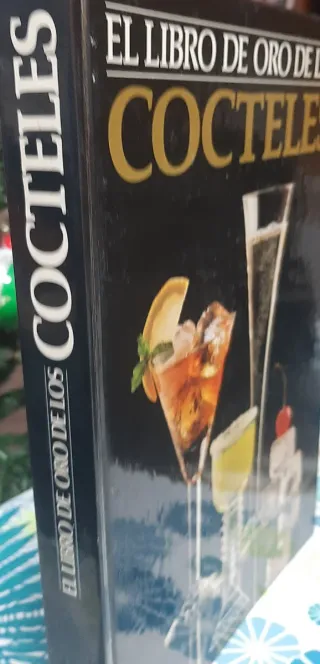 El libro de Oro de los cocteles.