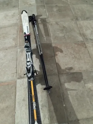 Esquís Dynastar y bastones