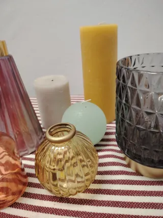 Set di candele, lampada e vasi in vetro