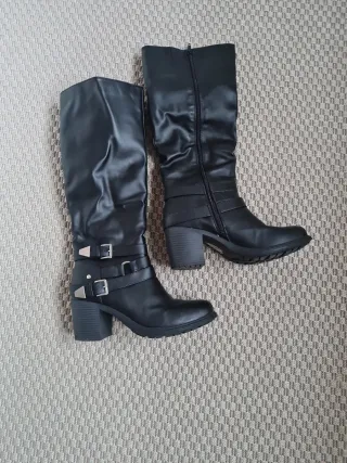 Botas negras piel Talla 40 sin estrenar