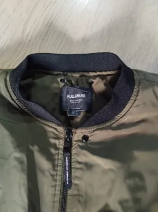 Cazadora Pull&Bear verde oliva