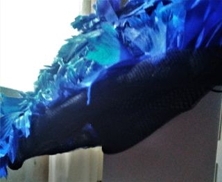 PAMELA AÑOS 50 CON FLORES DE TELA AZULÓN