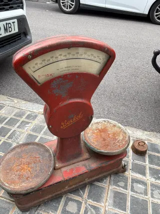 Báscula antigua Berkel roja