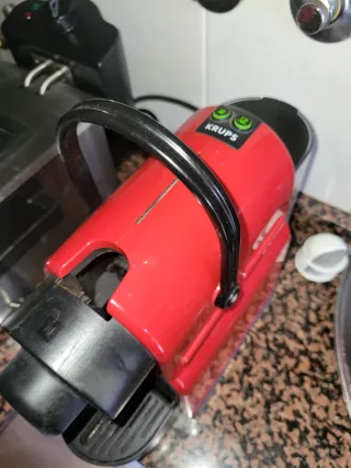 Cafetera Nespresso Roja