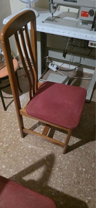 Mesa y 4 sillas madera