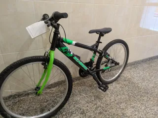 Bicicleta infantil 24 verde y negra