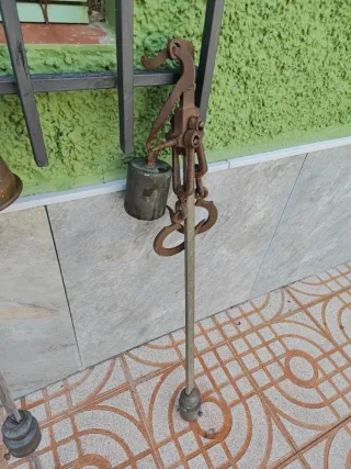 Trío de balanzas romanas (150, 210, 240 kg)