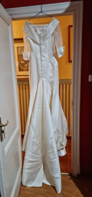Vestido de novia de seda. Marca Rosa Clará