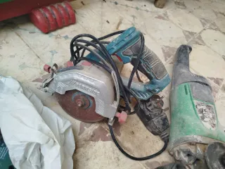 Herramientas para repuesto o reparar.