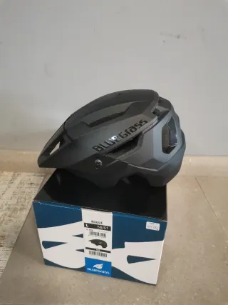 Casco Bluegrass Rogue Talla L