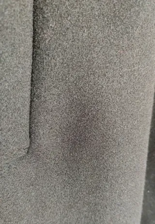 ABRIGO NEGRO CON CUELLO DE PELO