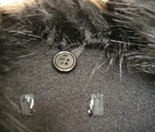 ABRIGO NEGRO CON CUELLO DE PELO