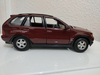 Coches a escala BMW X5 y Freelander 1:24
