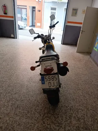 Suzuki Van Van 125 Amarilla