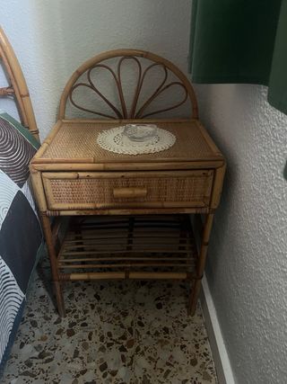 Juego de  4 mesitas de noche de bambú ,4cabecero