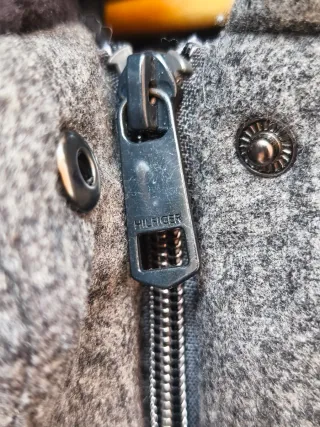 Chaleco Tommy Hilfiger Gris con Capucha