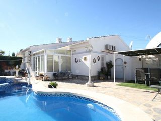 Chalet en venta en La Siesta - El Salado - Torreta en Torrevieja